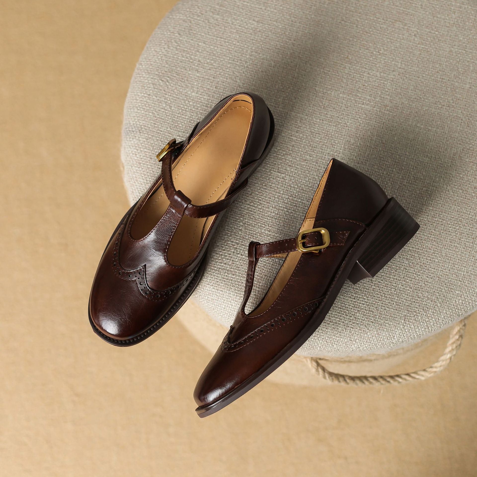 Emma - Klassieke Damesschoen met Riempje