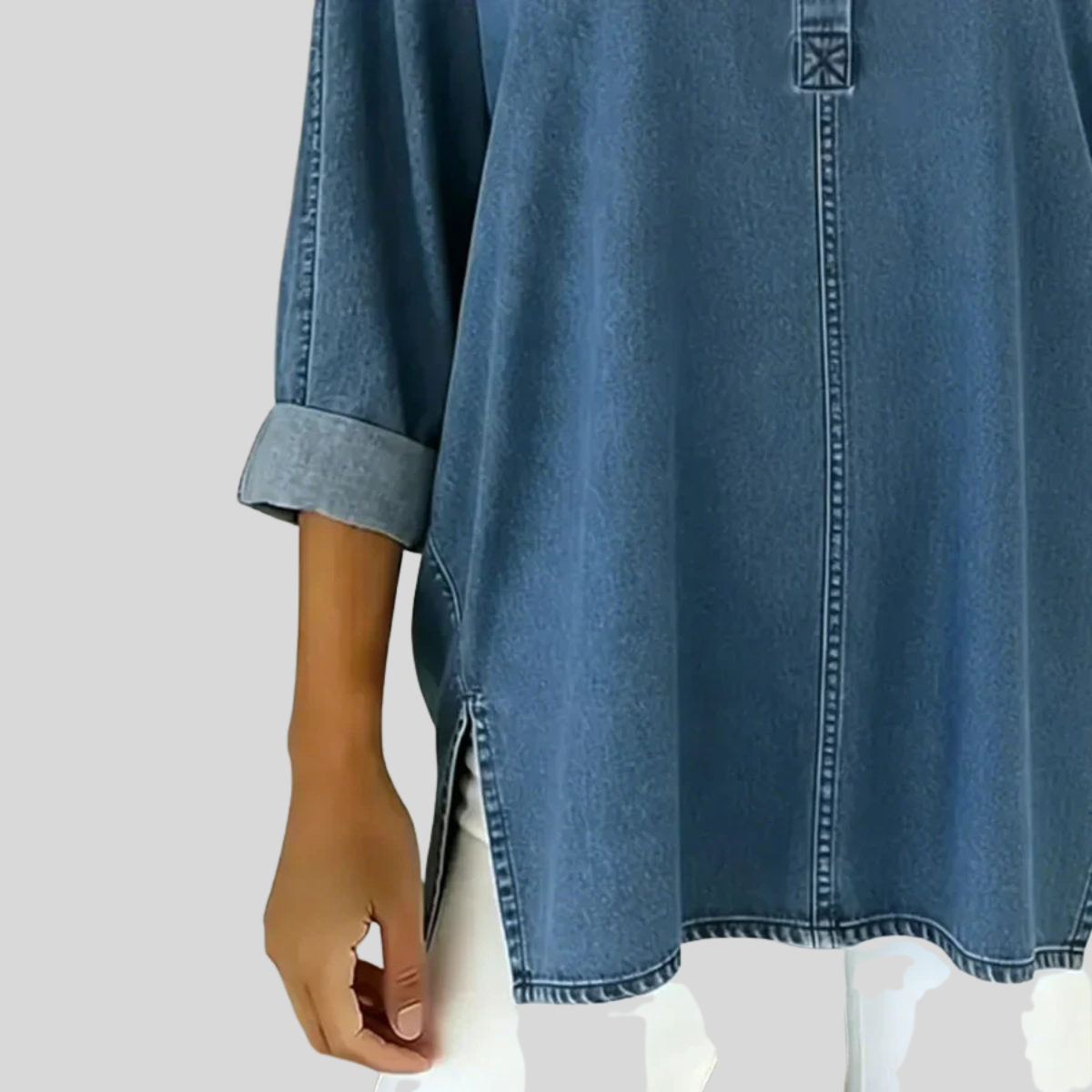 Pauline - Denim Top met V-hals en Knopen